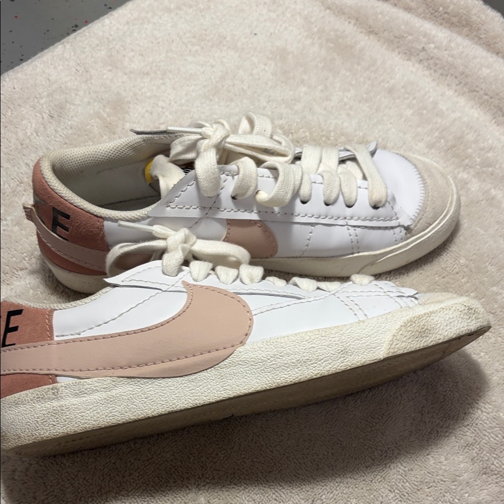 Nike Women’s White Sneakers with Pale Pink Swoosh